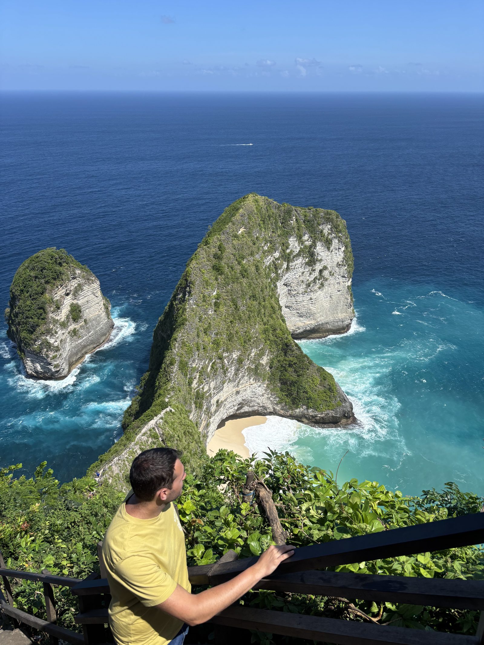 Vista del acantilado de Kelingking Beach desde el mirador, Nusa Penida