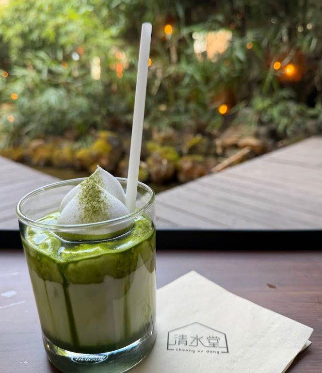 Matcha Cream Latte en Cheongsudang Bakery, Seúl, Corea del Sur