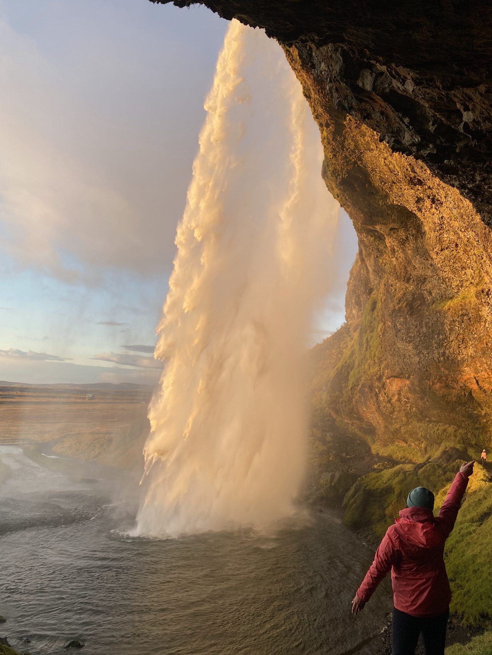 Vista desde detrás de la cascada Seljalandsfoss, Islandia